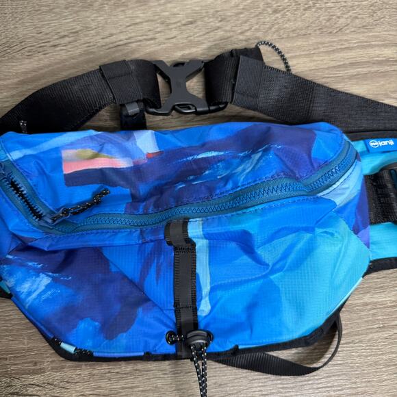 Janji Mulitpass Sling Running Weather Repellent Bag - Picture 2 of 5